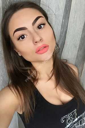 Настя, метро Динамо