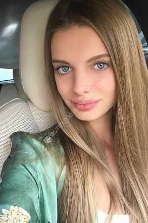 Катя, метро Каховская