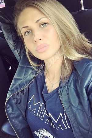 Лена, метро Каширская