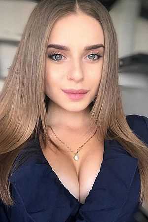 Лена, метро Театральная