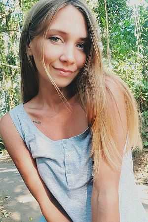 Лариса, метро Библиотека имени Ленина