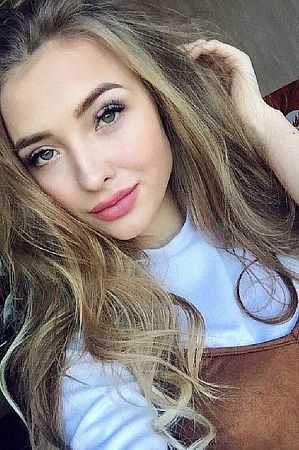 Юля, метро Киевская