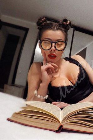 Юля, метро Выставочная