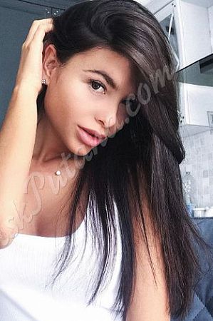 Аня, метро Трубная