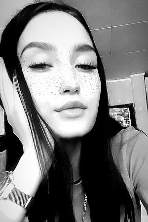 Анжелла, метро Славянский бульвар