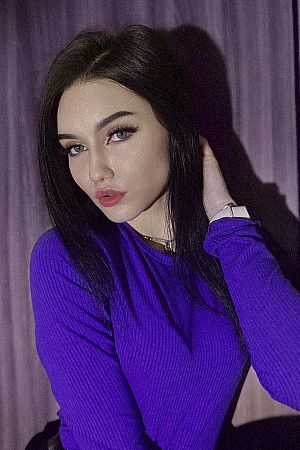 Анжелла, метро Площадь Революции