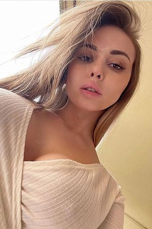 Анжелла, метро Авиамоторная