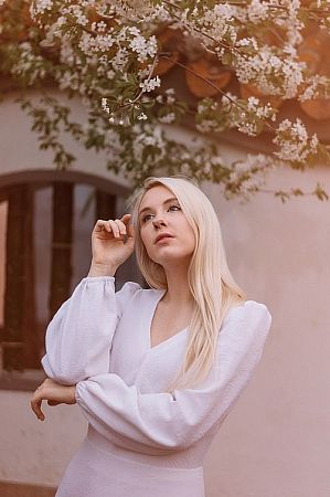 Анна, метро Тушинская