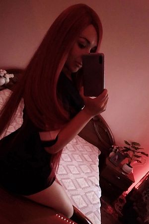 Анжелла, метро Международная