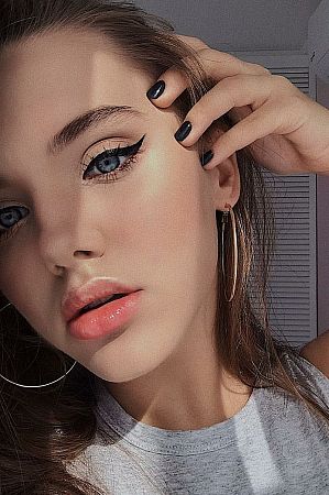 Анна, метро Автозаводская