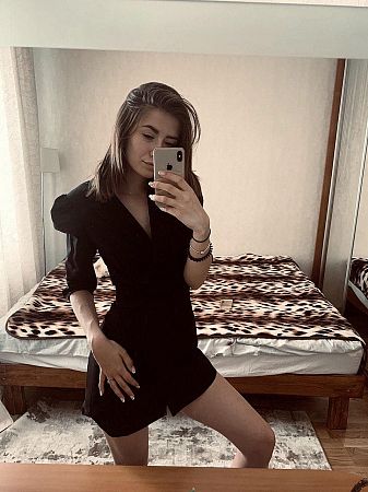 Катя, метро Полежаевская