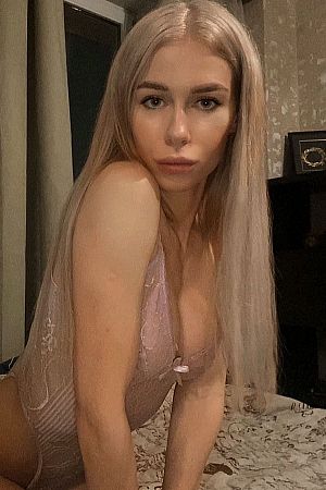 Ева, метро Театральная