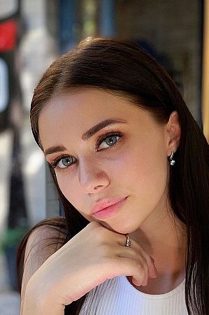 Алина, метро Деловой центр